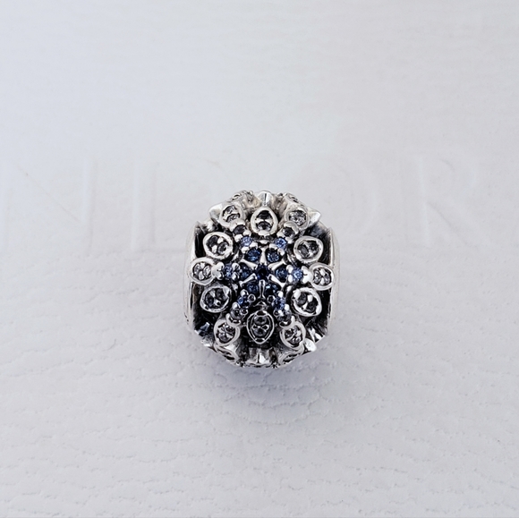 Authentic Pandora SNOWFLAKE CHARM - Picture 1 of 6